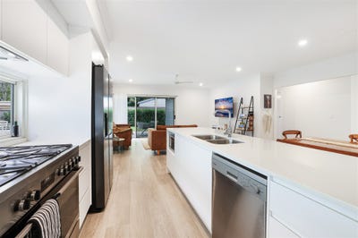 /international/au/61-orchid-drive-moore-park-beach-qld-148303112/?lang=id