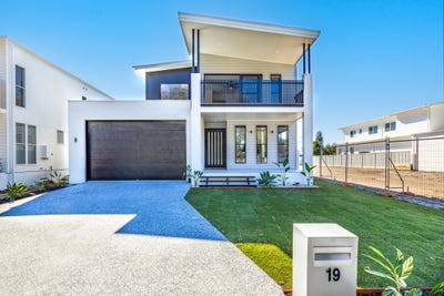/international/au/19-lamerough-pde-golden-beach-qld-148455996/