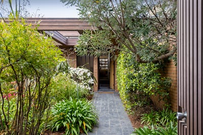 /international/au/16-fosbery-avenue-caulfield-north-vic-152469528/