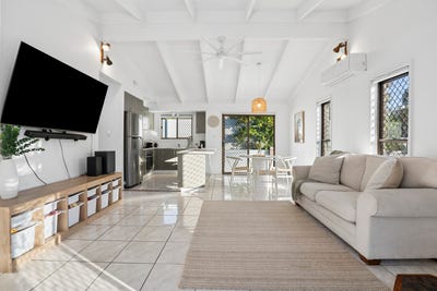 /international/au/11-daybell-street-woodford-qld-151577756/