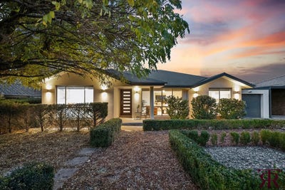 /international/au/10-macdowell-street-evatt-act-151193560/