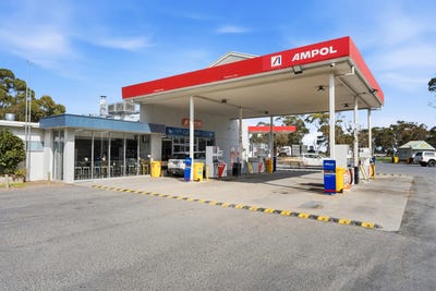 /international/au/ampol-roadhouse-2-dukes-highway-keith-sa-505258324/