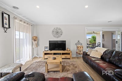 /international/au/2-15-chang-avenue-lloyd-nsw-150726448/
