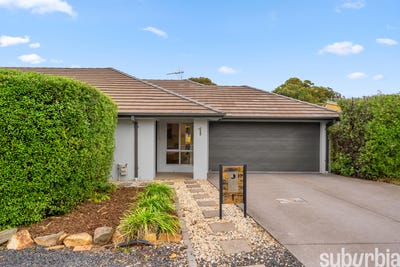 /international/au/1-onkaparinga-crescent-kaleen-act-151266524/