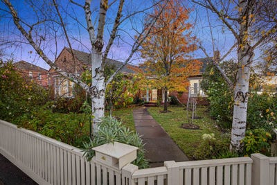 /international/au/11-forest-street-lake-wendouree-vic-151392356/