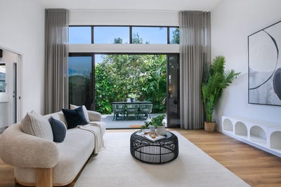 /international/au/8-15-daniells-street-carina-qld-152473708/