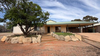 /international/au/66-hermit-st-roxby-downs-sa-151040924/