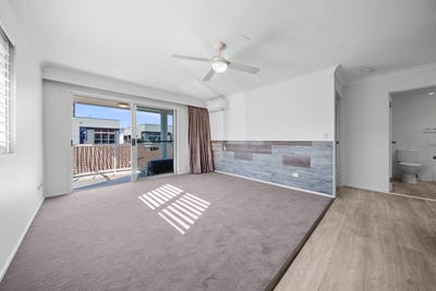 /international/au/36-7-17-purli-street-chevron-island-qld-152036916/