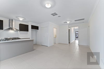 /international/au/84-bluebottle-parade-rockbank-vic-148512492/