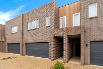 /international/au/8-69-crampton-street-wagga-wagga-nsw-151243048/