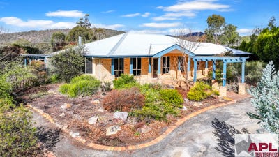/international/au/52-welburn-lane-tenterfield-nsw-151259776/