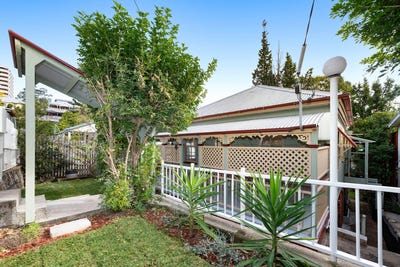 /international/au/29-middle-street-highgate-hill-qld-148596576/