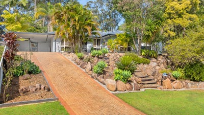 /international/au/8-cania-crescent-petrie-qld-152236648/