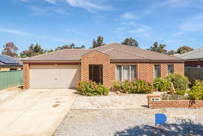 /international/au/9-irontree-close-kangaroo-flat-vic-152596276/