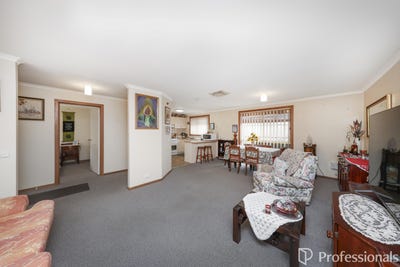 /international/au/4-69-71-barries-road-melton-vic-151152304/