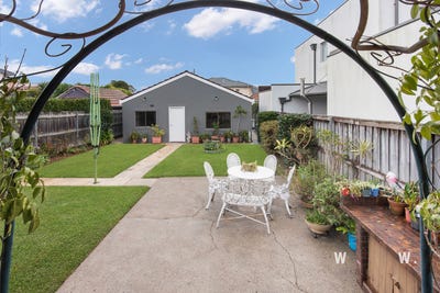 /international/au/18-gale-street-concord-nsw-151636092/