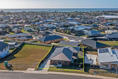 /international/au/7-lillian-court-turners-beach-tas-148515012/