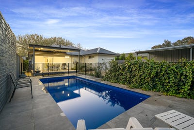 /international/au/848-st-james-crescent-north-albury-nsw-152299956/