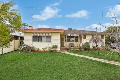/international/au/14-melaleuca-avenue-leeton-nsw-148491808/