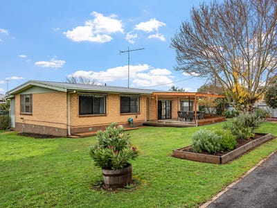 /international/au/8-miller-crescent-hamilton-vic-151326980/