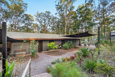 /international/au/10-thomas-court-cashmere-qld-150971684/