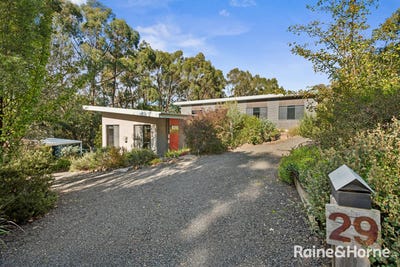 /international/au/29-dalton-street-gisborne-vic-151451396/