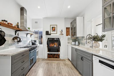 /international/au/22-spring-road-mudgee-nsw-151842968/