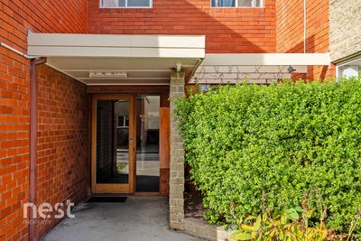/international/au/3-177-clarence-street-howrah-tas-151176032/