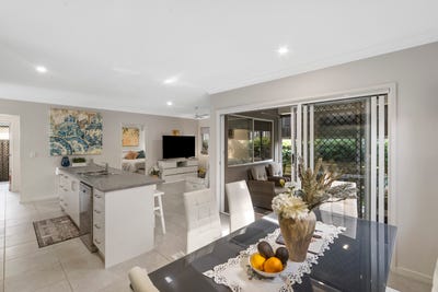 /international/au/131-2-40-koplick-road-chambers-flat-qld-151320452/