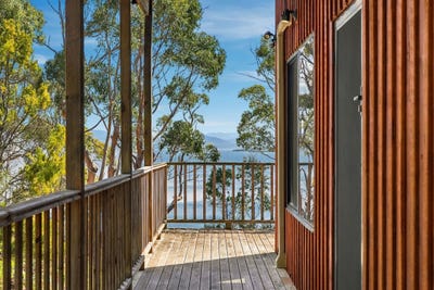 /international/au/604-abels-bay-road-eggs-and-bacon-bay-tas-152531988/