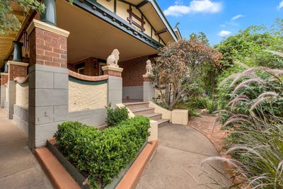 /international/au/40-orange-street-parkes-nsw-150931728/