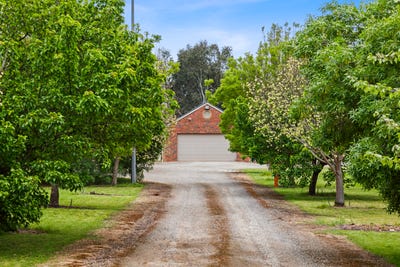 /international/au/105-tarraford-way-batesford-vic-152011672/