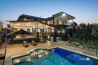 /international/au/26-saunders-place-wynnum-qld-151422124/