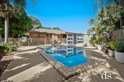 /international/au/23-agnes-court-deception-bay-qld-152449036/