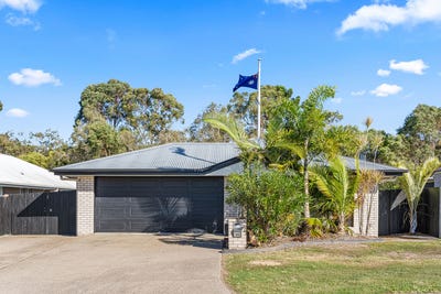 /international/au/108-bradman-way-urangan-qld-151427348/