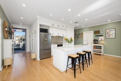 /international/au/16a-devon-way-lynwood-wa-151226240/