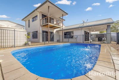 /international/au/16-fraser-waters-parade-toogoom-qld-152323780/