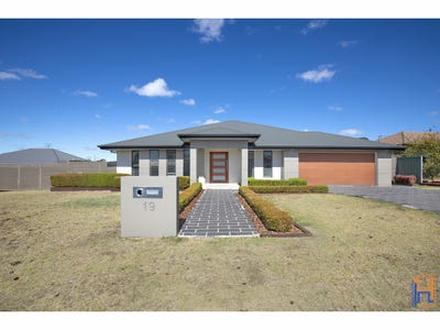 /international/au/19-netherton-park-avenue-armidale-nsw-151105528/