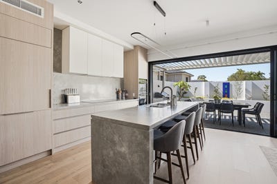 /international/au/6-64-gallop-road-dalkeith-wa-150930532/