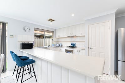 /international/au/4-76-harden-park-trail-carramar-wa-151195420/