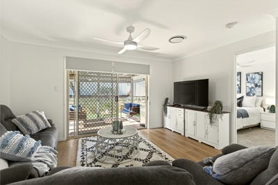/international/au/53-22-dasyure-place-wynnum-west-qld-151408212/