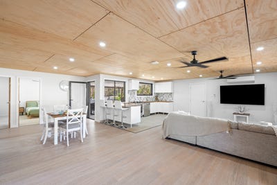 /international/au/8-bellbrook-close-green-point-nsw-152322708/