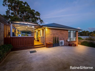 /international/au/2-40-hiern-road-blackmans-bay-tas-151429796/
