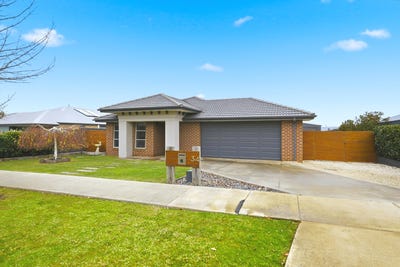 /international/au/34-casuarina-drive-romsey-vic-151279968/