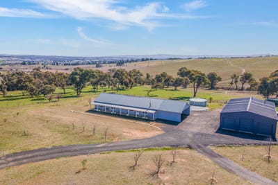 /international/au/107-thompsons-hill-retreat-white-rock-nsw-700369496/?lang=en