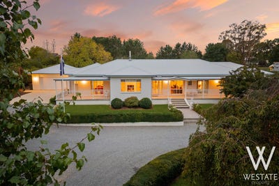 /international/au/35-claremont-drive-white-rock-nsw-150780576/