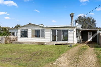 /international/au/61-halladale-road-peterborough-vic-152336172/