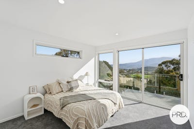 /international/au/1a-dawson-court-mornington-tas-152643476/