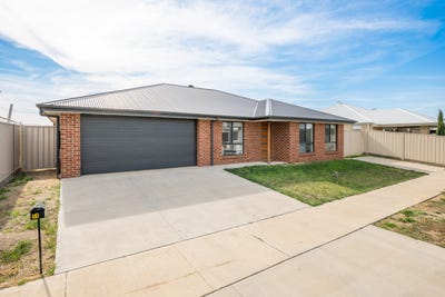 /international/au/15-broadwater-road-kialla-vic-151346676/