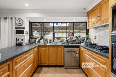 /international/au/1-julia-drive-south-bunbury-wa-151467928/